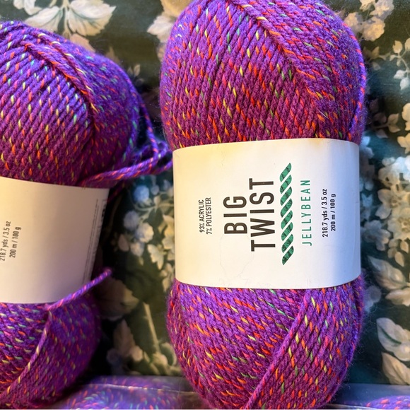 Big Twist Purple Yarn Bundle 7 skeins new - Picture 10 of 10